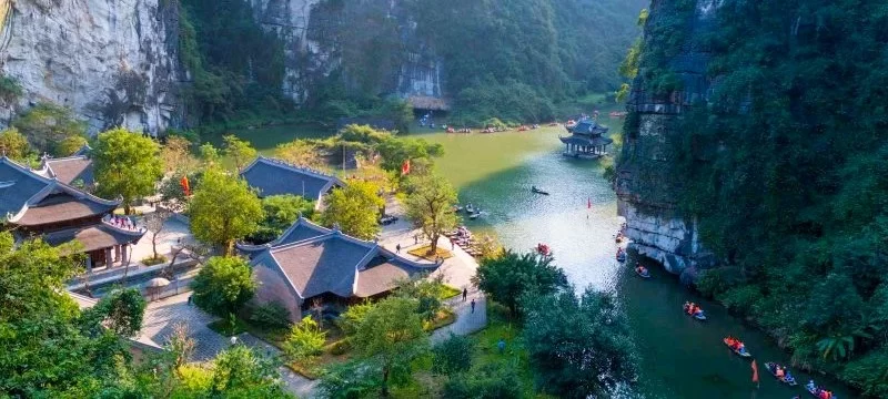 Trang An, trésor de l'UNESCO, voyage paisible au fil de l'eau
